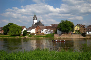Ort Leuchtringen am Weserufer